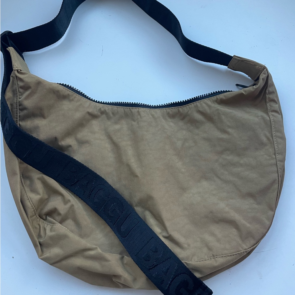 NWOT BAGGU Medium Crescent Bag